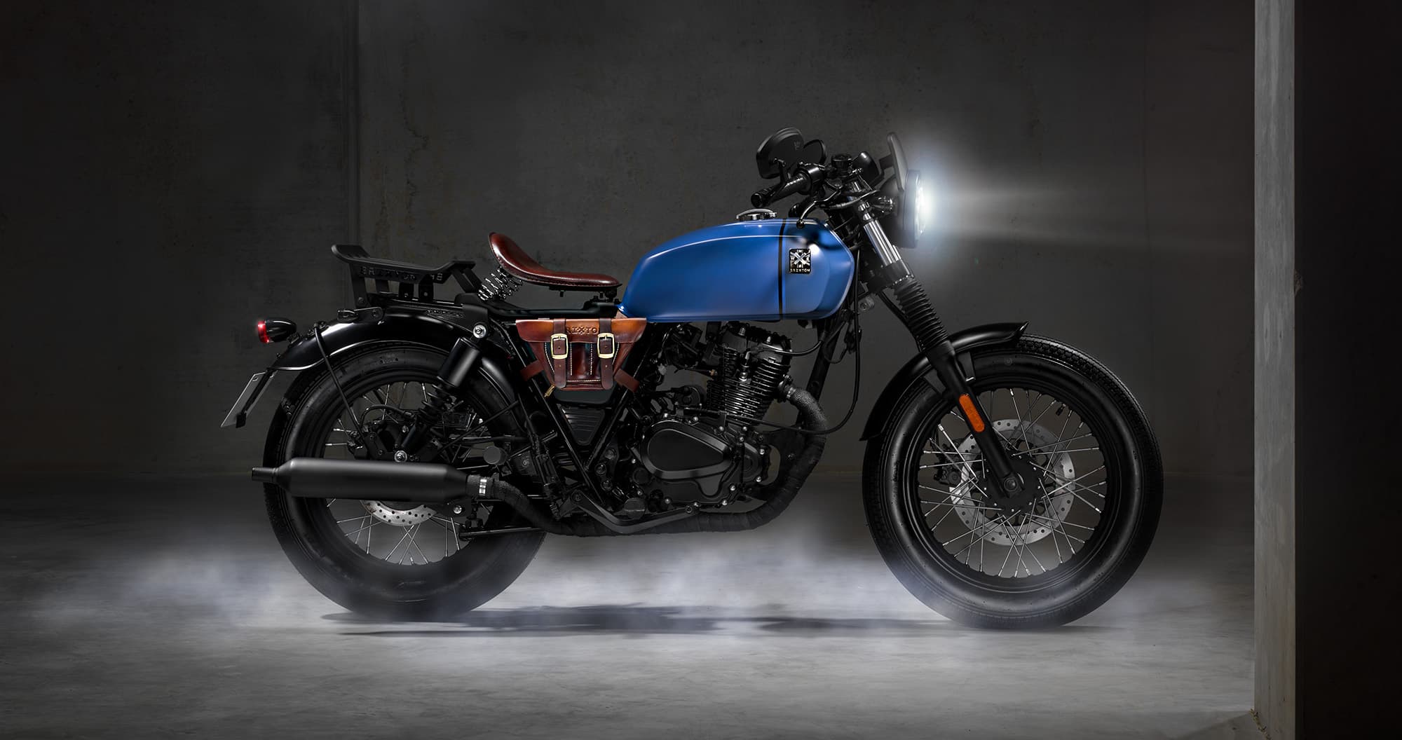 Brixton Rayburn 125 in Royal Blue Matt / Horizon Blue Matt parked in a concrete studio