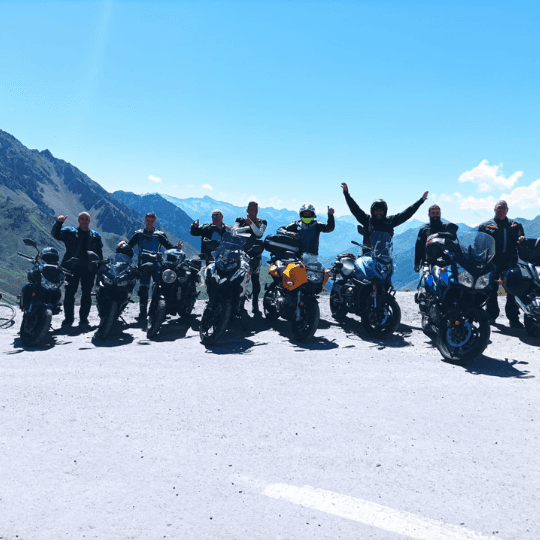 Imagen del grupo motorista en su ruta hacia Lourdes