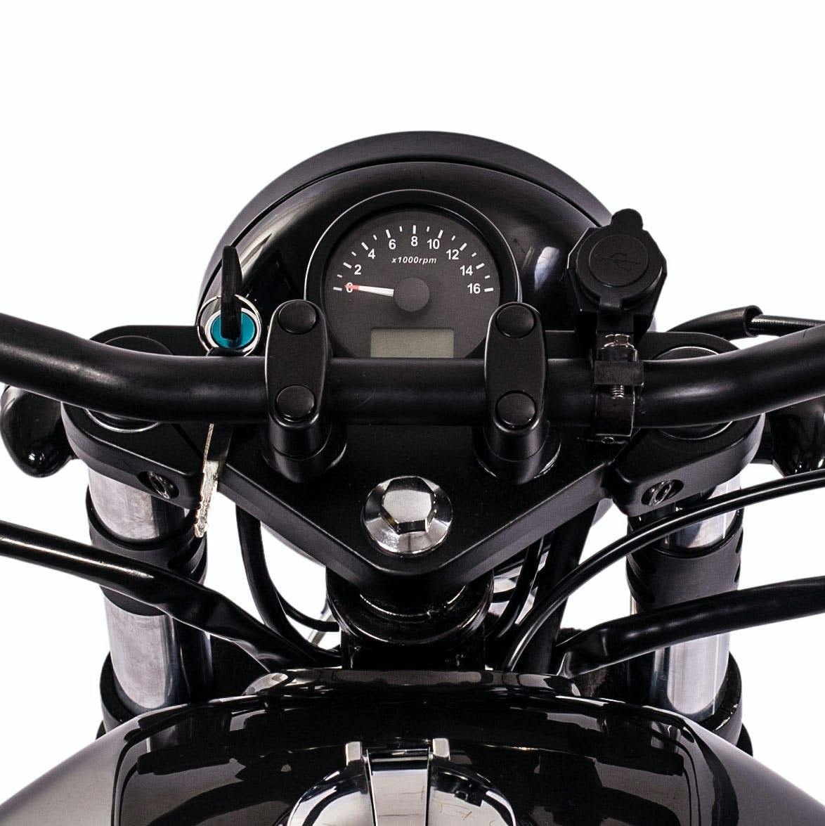 Close-up of the speedometer and display of the Cromwell 125