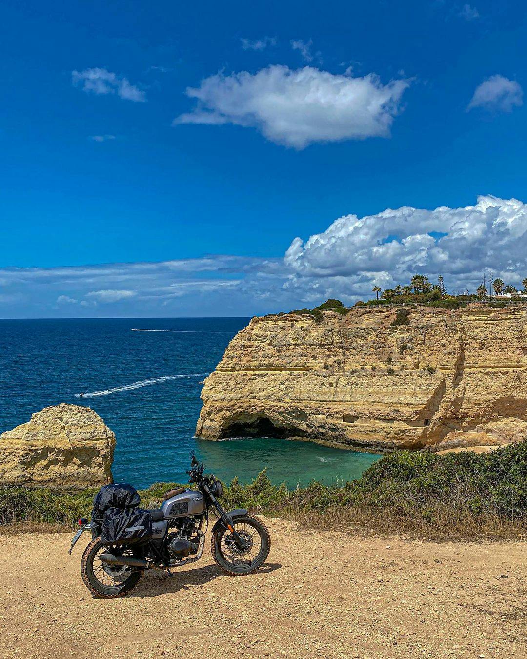 Rider of the Month John's Felsberg 125 in Timberwolf Grey parked next to the mediterranean sea